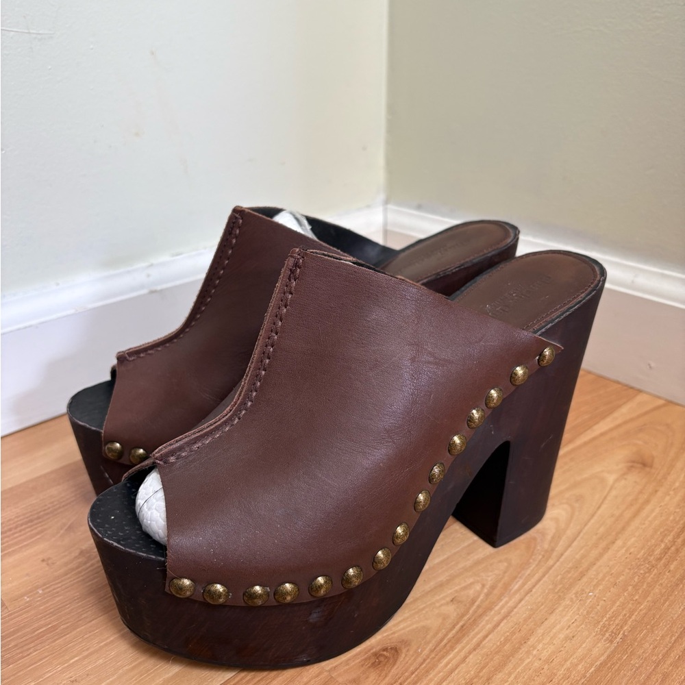 Charles David Brown Leather Platform Clogs with Studs - Picture 4 of 12